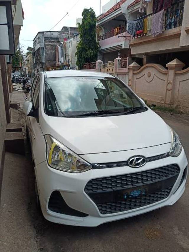 https://images10.gaadi.com/usedgaadi-sellcar/UsedCar/d8393cd9-aa25-475c-a16b-37a9bb9f0737/4f64f9c6-3f26-4177-8ef2-5976f6ec6e2a.jpg?imwidth=6400