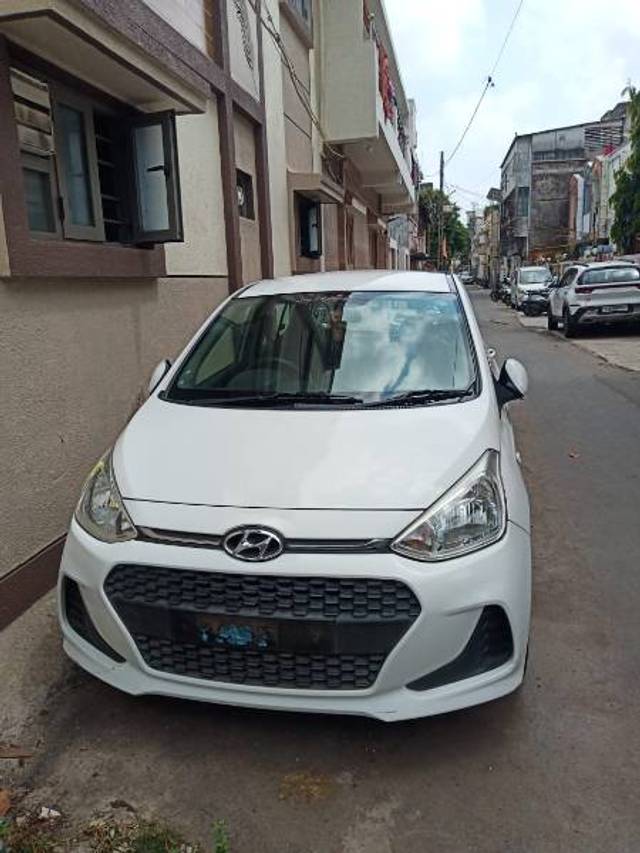 https://images10.gaadi.com/usedgaadi-sellcar/UsedCar/d8393cd9-aa25-475c-a16b-37a9bb9f0737/aab65b2b-bb89-4de4-b3f8-2982dbeab773.jpg?imwidth=6402