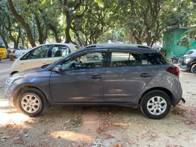 https://images10.gaadi.com/usedgaadi-sellcar/UsedCar/d8436843-ceac-49de-976c-6bfeb2c8f1d0/b99a31b4-8a91-4b99-a1eb-4a033c56a868.jpg?imwidth=6401