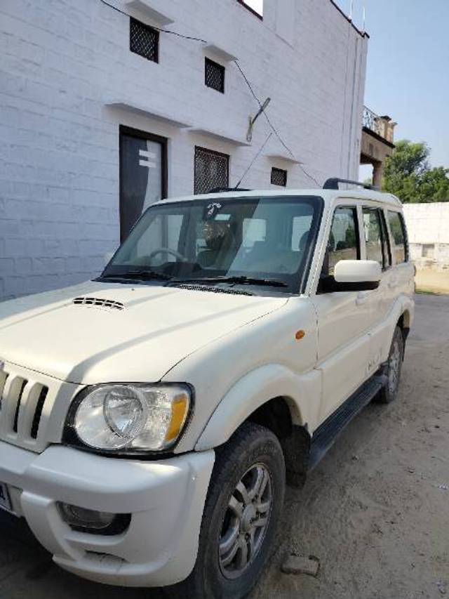 https://images10.gaadi.com/usedgaadi-sellcar/UsedCar/d86b062e-d07d-4875-819b-82c25d74c1a3/fe254b22-9f1a-4b02-b1d0-55aa3dd49f48.jpg?imwidth=6400