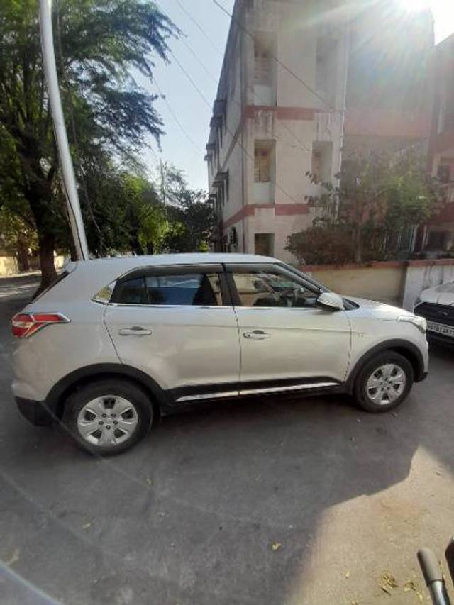 https://images10.gaadi.com/usedgaadi-sellcar/UsedCar/d88fbddf-0490-4d38-b1d9-11c5a7c04923/e06cdeca-6f3e-4b1a-bdee-cbb62ed41c9e.jpg?imwidth=6402