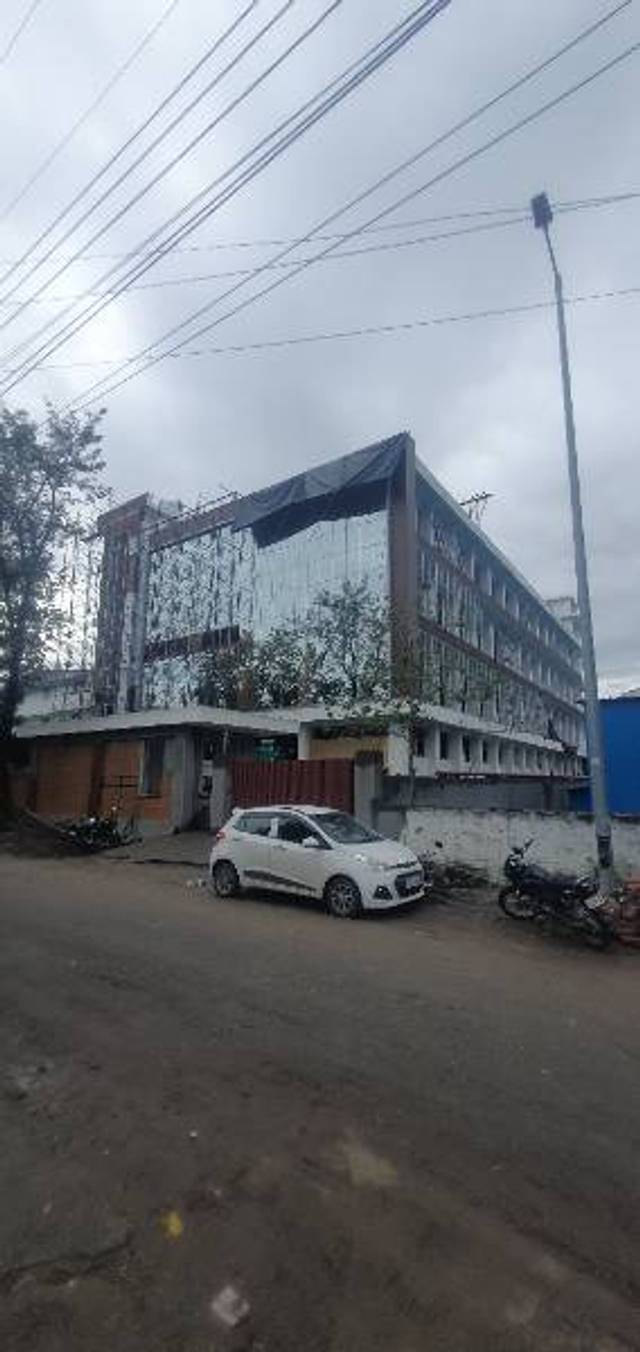 https://images10.gaadi.com/usedgaadi-sellcar/UsedCar/d8957597-f5e7-4318-b772-062c9d743299/7888ce57-d85f-4ca8-baf9-84ae15afbca0.jpg?imwidth=6401