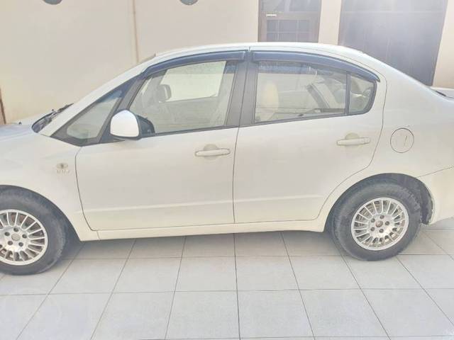 https://images10.gaadi.com/usedgaadi-sellcar/UsedCar/d89ac763-7305-4526-a3ed-2edf424bc26f/64da7b83-846f-46f4-a6d3-765b8318a942.jpg?imwidth=6402