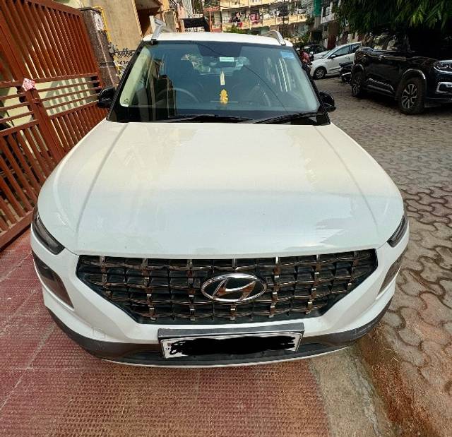 https://images10.gaadi.com/usedgaadi-sellcar/UsedCar/d8a7bb63-d782-45ad-b98c-e1c44470cdb8/3ff7bd65-3da7-4ee1-8507-f11410564dfe.jpeg?imwidth=6402