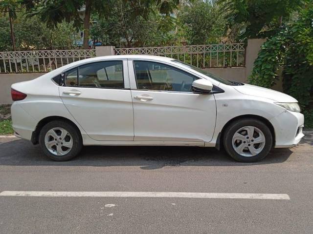 https://images10.gaadi.com/usedgaadi-sellcar/UsedCar/d8a9fb09-a6c2-4b8c-8017-8995db792582/ac3337da-d942-4d39-a001-f1edc108f900.jpg?imwidth=6401