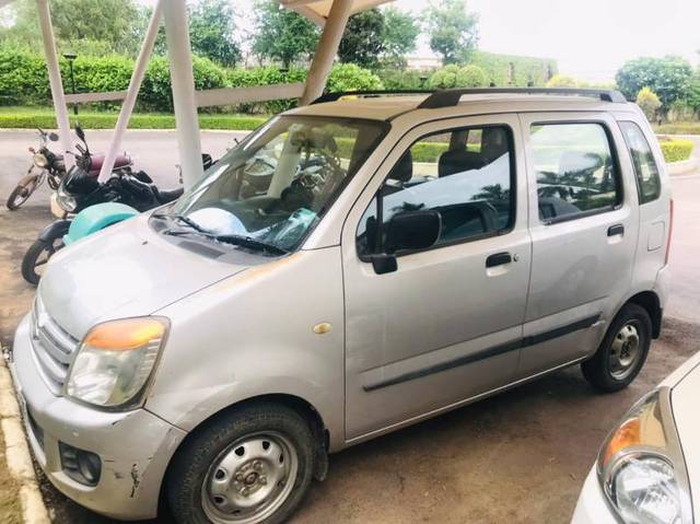 https://images10.gaadi.com/usedgaadi-sellcar/UsedCar/d8b91f63-18d4-47fc-8c6b-f3d7ec9adec6/70c25f73-ac1d-43a1-bc3c-b4e738d1d039.jpg?imwidth=6401