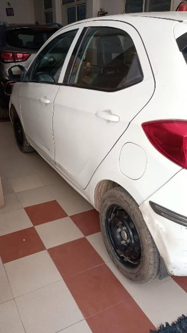 https://images10.gaadi.com/usedgaadi-sellcar/UsedCar/d93da3ec-4066-4b61-aacd-e191b9afa879/7859bbf9-e23e-464a-85d3-20fa0ca42e5b.jpeg?imwidth=6402