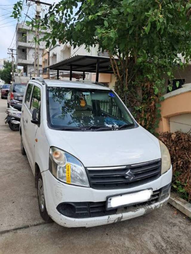 https://images10.gaadi.com/usedgaadi-sellcar/UsedCar/d953f4d5-cbee-4ce2-8ee8-f1b65ba6b2fb/3a908eca-91c2-4455-bffc-852c6848a248.jpg?imwidth=6400