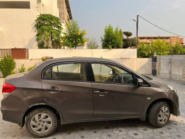 https://images10.gaadi.com/usedgaadi-sellcar/UsedCar/d963a787-f092-4f3f-85ea-10d1f74c7c11/ea97c625-087b-4397-af70-969b71dcf2c6.jpg?imwidth=6401