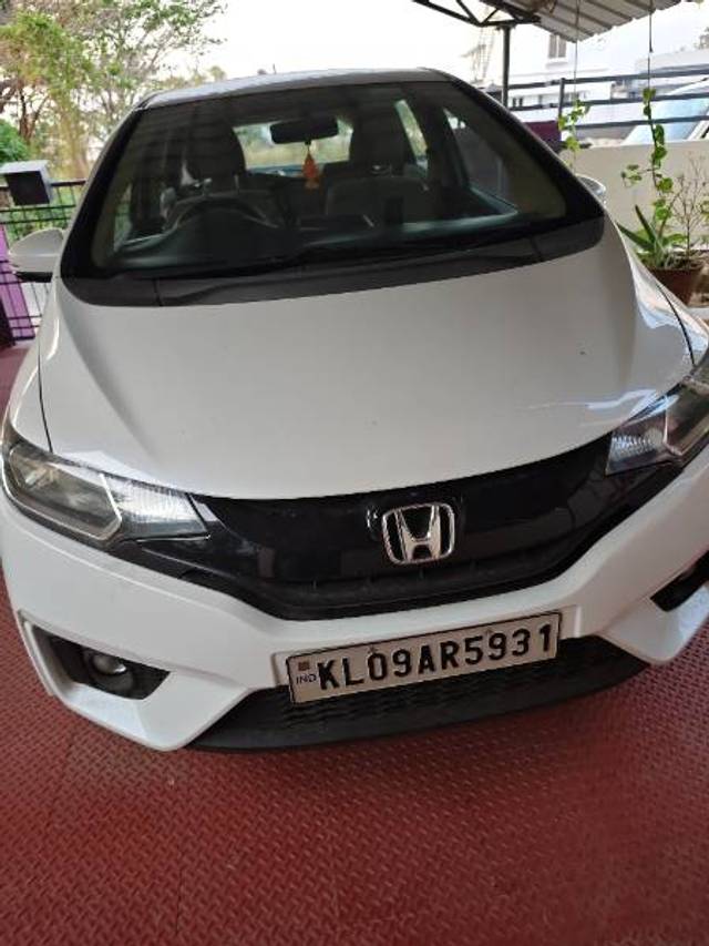 https://images10.gaadi.com/usedgaadi-sellcar/UsedCar/d9c05259-4e48-4541-8bd6-1c5d7feff2f3/87bd03c7-03fa-48fc-8759-e5e695f59b86.jpg?imwidth=6400