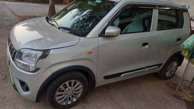 https://images10.gaadi.com/usedgaadi-sellcar/UsedCar/da067b9e-81cc-4df9-8b18-4efd2aead297/58fb3866-9fa2-4a75-a88e-56c60cdc57aa.jpg?imwidth=6401