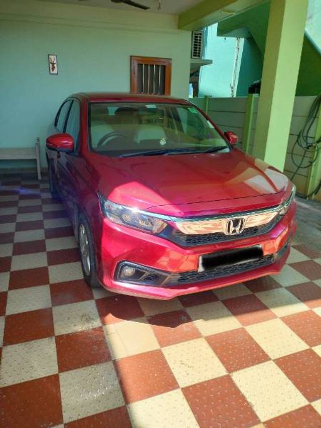 https://images10.gaadi.com/usedgaadi-sellcar/UsedCar/da3e6990-c44f-4763-9172-dc052c4fcea2/f2bbafad-b331-4892-a024-6d5d6a031862.jpg?imwidth=6400