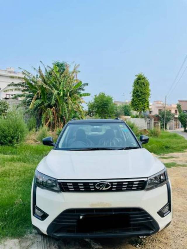 https://images10.gaadi.com/usedgaadi-sellcar/UsedCar/da4e8251-0b7a-4d05-8775-5985662925c7/b70a5800-1bb9-4cd8-b476-4f7d16493344.jpg?imwidth=6402