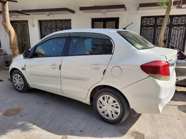 https://images10.gaadi.com/usedgaadi-sellcar/UsedCar/da87794e-e203-42fd-ac45-da87d1494a83/838e221e-9196-433e-80ae-334e9ebefa31.jpg?imwidth=6400