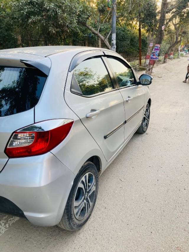 https://images10.gaadi.com/usedgaadi-sellcar/UsedCar/da9cb3e7-d4b9-4ec6-b24e-da7682069c4a/7569e628-d452-465d-94b9-806f471d9943.jpeg?imwidth=6401