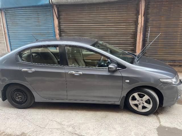 https://images10.gaadi.com/usedgaadi-sellcar/UsedCar/dacbcb64-316a-4c2c-8c12-5c141f7da371/0a2917bd-472a-496e-8745-93c7476a17c1.jpeg?imwidth=6401