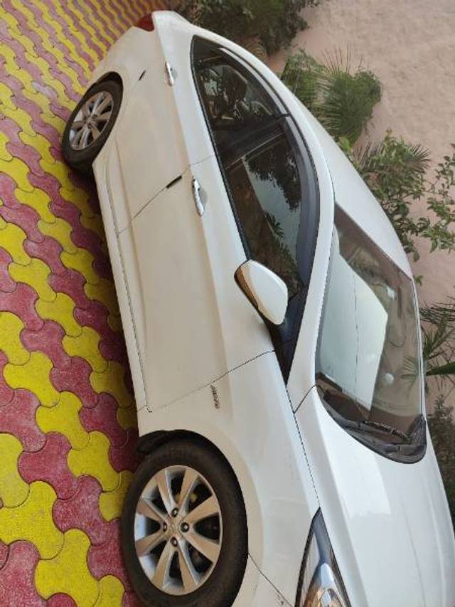 https://images10.gaadi.com/usedgaadi-sellcar/UsedCar/dadb0660-d41d-4c3e-ad77-7e9b5b26736a/5700b882-de7c-487e-a59f-53dc93058a49.jpg?imwidth=6402
