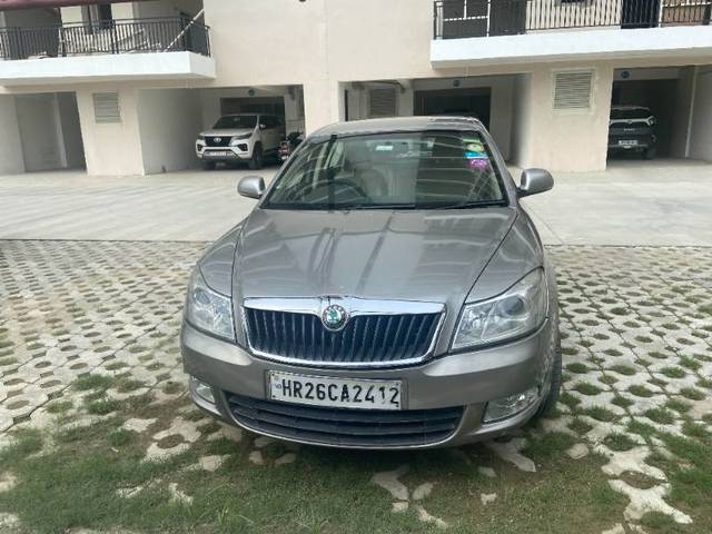 https://images10.gaadi.com/usedgaadi-sellcar/UsedCar/db3a0d16-60f7-48da-9446-8a3d7010ba15/b09468e7-d893-485b-98ba-ca4dc761b0a1.jpg?imwidth=6400