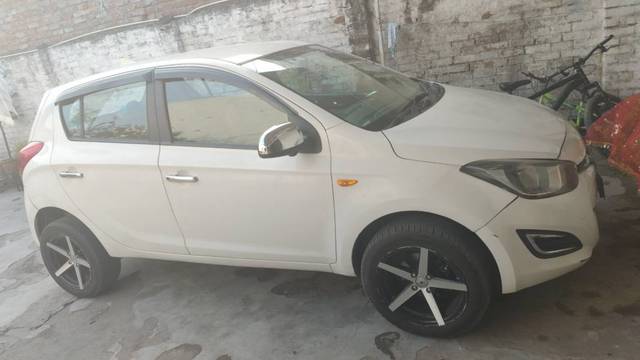 https://images10.gaadi.com/usedgaadi-sellcar/UsedCar/db41e1c9-4fdb-408c-a26c-eaae973a3ddf/8dbce000-768c-499e-a180-f22c2acc4870.jpeg?imwidth=6400