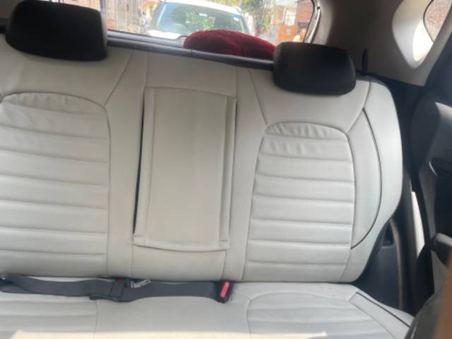 https://images10.gaadi.com/usedgaadi-sellcar/UsedCar/db455761-acf1-4378-a587-7bcee9acab92/442da8cf-30ae-48d6-b219-f446213e576f.jpeg?imwidth=6402
