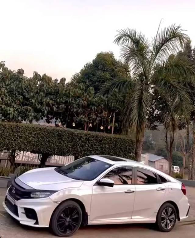 https://images10.gaadi.com/usedgaadi-sellcar/UsedCar/db955b0e-a7a2-46c1-bf3f-609ec2b36ee1/a0db2b5c-45f4-4434-b2b8-38c9ec56bf5c.jpeg?imwidth=6402