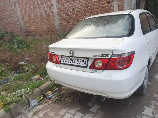 https://images10.gaadi.com/usedgaadi-sellcar/UsedCar/dbd5046f-f4da-469f-abda-c8b42dd57380/ecb4435f-0f61-4e2e-8e66-36eb9ab4c851.jpg?imwidth=6401