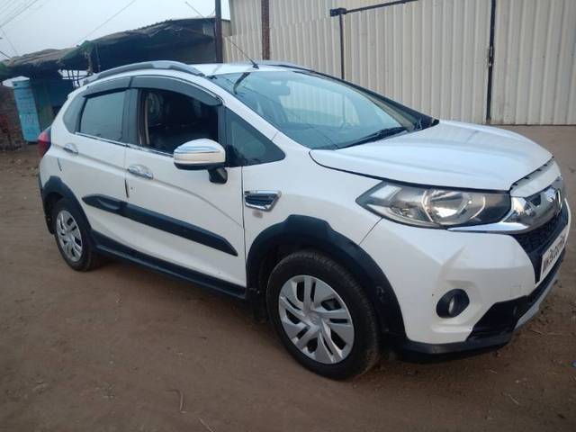 https://images10.gaadi.com/usedgaadi-sellcar/UsedCar/dc11f61b-9161-4689-9168-800675da0cc4/a09827e9-17d5-43cb-a1eb-b02fdbc69fc1.jpg?imwidth=6400