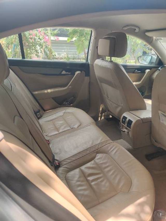 https://images10.gaadi.com/usedgaadi-sellcar/UsedCar/dc2219a8-395e-489d-96d4-a375537eb70f/ecc9c161-d417-41a2-a7a0-72b8da1e20cf.jpg?imwidth=6401