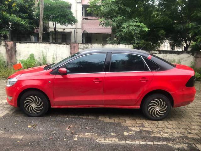 https://images10.gaadi.com/usedgaadi-sellcar/UsedCar/dc798c01-62a0-4d75-a28c-83ae27e4ffbd/5533394b-1687-429a-8b93-4ca48b94f609.jpg?imwidth=6402