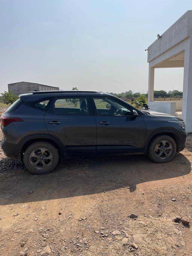 https://images10.gaadi.com/usedgaadi-sellcar/UsedCar/dcd500f8-768d-4c8d-bcf4-96c8dbd5ec2a/4b6d347d-1fad-4701-8a31-5808b333e2d2.jpeg?imwidth=6401