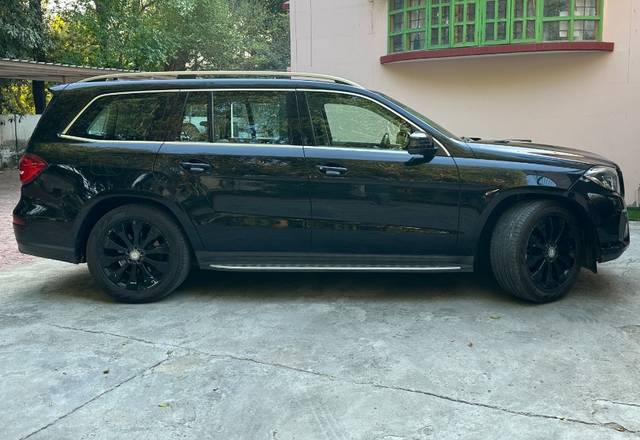 https://images10.gaadi.com/usedgaadi-sellcar/UsedCar/dcff3ef9-312b-4b0f-92a7-4f70f26ad801/60d0b0ee-12a3-41db-bc5c-96adb5fc1bd5.jpeg?imwidth=6402