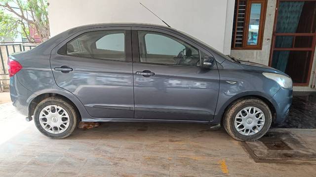 https://images10.gaadi.com/usedgaadi-sellcar/UsedCar/dd0a2511-f92e-4ee5-a89e-359cb1448548/fcb0ba53-f271-4373-9ecb-b90dffcfa0c6.jpg?imwidth=6401