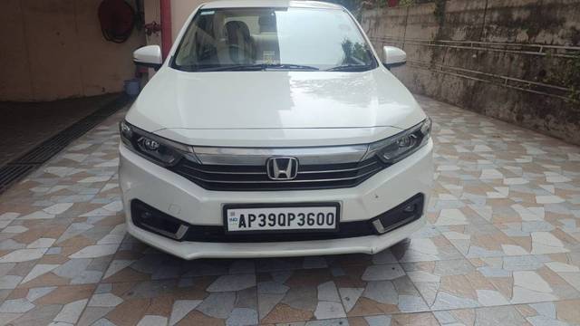 https://images10.gaadi.com/usedgaadi-sellcar/UsedCar/dd18a21c-b14b-4646-a81b-304d7e3a62e3/60d6c64f-da2d-4506-8df9-420b50f221ce.jpg?imwidth=6400