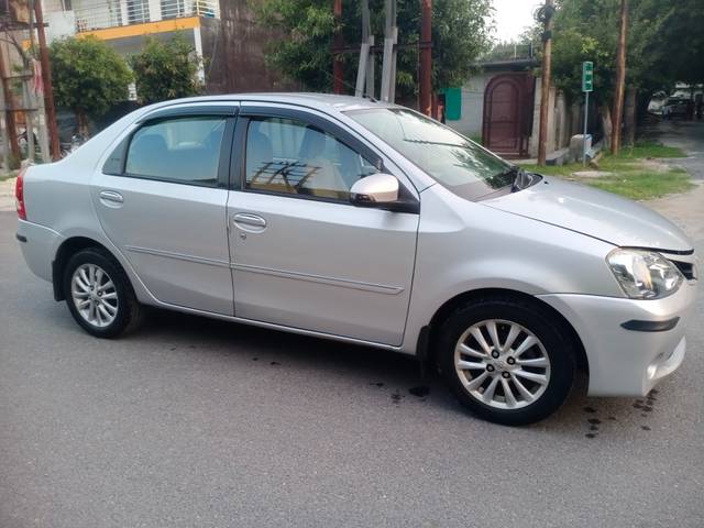 https://images10.gaadi.com/usedgaadi-sellcar/UsedCar/dd22f222-e21e-4e38-b1d3-e7183ad8a5ee/3251d62a-2011-4a5b-a82a-12a85bfed0db.jpg?imwidth=6401