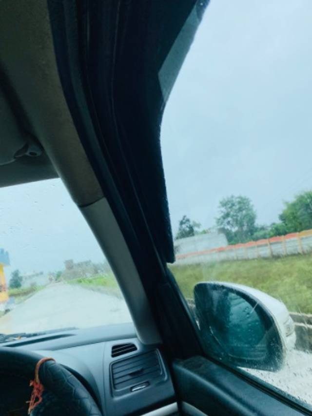 https://images10.gaadi.com/usedgaadi-sellcar/UsedCar/dd42953c-0120-4e11-8984-272b9074a7d5/90a1d5cc-ebda-456d-a4f5-b1f68772e89a.jpeg?imwidth=6402