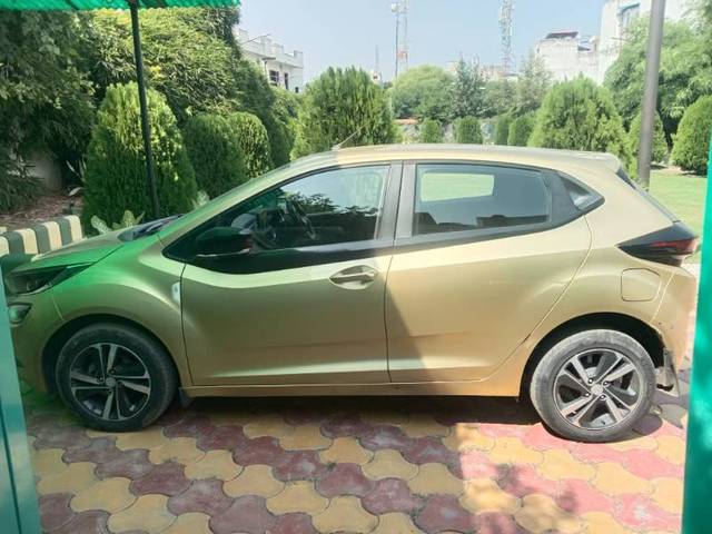 https://images10.gaadi.com/usedgaadi-sellcar/UsedCar/dd5a341a-07c8-4200-8085-d87187305f07/abc0b5f8-6048-4b57-b80c-2c62bdefc1fb.jpeg?imwidth=6401