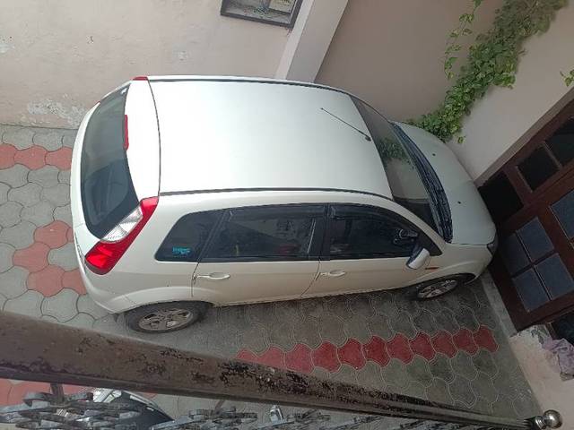 https://images10.gaadi.com/usedgaadi-sellcar/UsedCar/ddad95f9-59f4-4777-bdb3-e32f85a1a556/d2e2e287-d727-4cea-b7b8-e98cad55a023.jpg?imwidth=6400