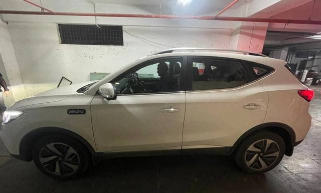 https://images10.gaadi.com/usedgaadi-sellcar/UsedCar/ddda041b-dd54-48f8-841d-8b6c1f86c23f/d619ef5e-b9ca-4481-8960-b68faecfe246.jpg?imwidth=6402