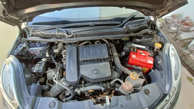 https://images10.gaadi.com/usedgaadi-sellcar/UsedCar/dde9565c-04d3-4409-a4f0-3b87bb432e31/98afef20-af21-4ccd-9bc3-e902df8d967e.jpg?imwidth=6401