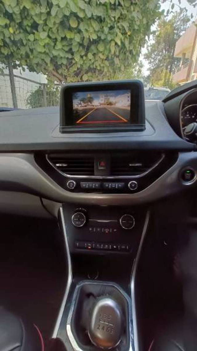 https://images10.gaadi.com/usedgaadi-sellcar/UsedCar/dde9565c-04d3-4409-a4f0-3b87bb432e31/9a2ff74f-9378-4848-95fb-d21377353ab7.jpg?imwidth=6402