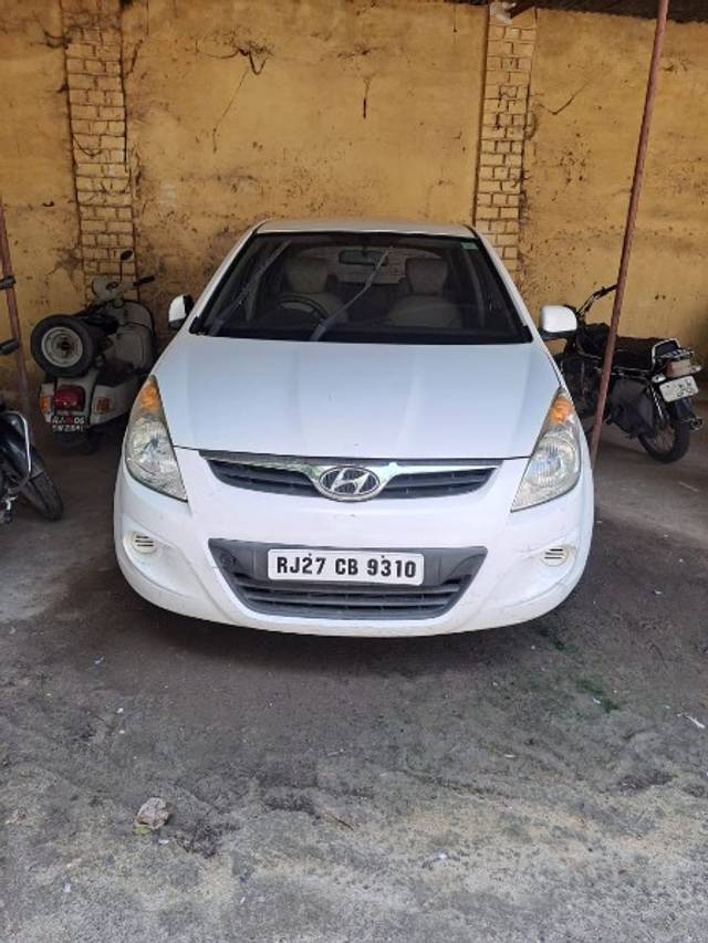 https://images10.gaadi.com/usedgaadi-sellcar/UsedCar/ddfa8f5c-a0bc-4a90-9d78-e8a4e694ea73/db2001fb-e32b-49b9-b5f7-97bc71c53be0.jpeg?imwidth=6400