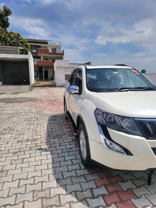 Mahindra XUV500 Mahindra XUV500 R W10 FWD