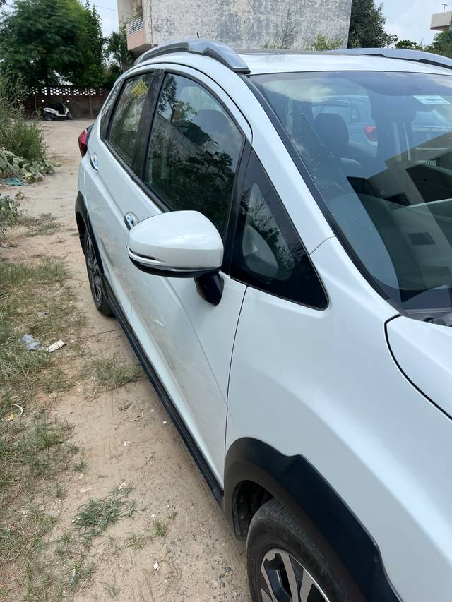 https://images10.gaadi.com/usedgaadi-sellcar/UsedCar/de3b5b07-f881-4b5c-a32c-79ccfc0efabc/0576b44f-6b64-45a3-b8cf-83e6641a549d.jpeg?imwidth=6402