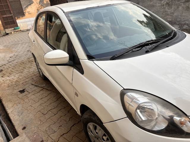 https://images10.gaadi.com/usedgaadi-sellcar/UsedCar/de7c927c-7fee-41f8-9761-ae3a7bbb0db2/cffc47d7-c203-4f48-b4c0-64d586755cf3.jpeg?imwidth=6400