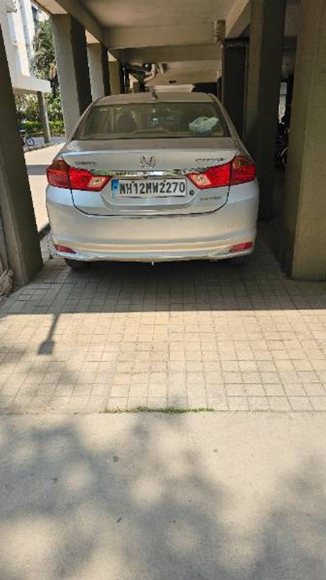 https://images10.gaadi.com/usedgaadi-sellcar/UsedCar/dedf1bd7-e82e-40a5-99b2-24399201a796/b9ab92cd-93b9-412e-bd3b-b716a3f960c1.jpg?imwidth=6402