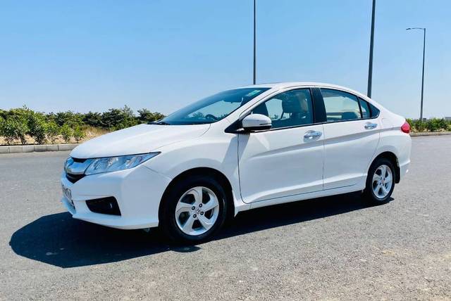 https://images10.gaadi.com/usedgaadi-sellcar/UsedCar/def18fdf-25f9-401d-841f-88f387b17c6d/f3c62a05-8f37-4458-b6f2-e24f9cf6ca49.jpg?imwidth=6400