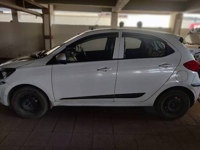 https://images10.gaadi.com/usedgaadi-sellcar/UsedCar/defbeaa5-7bad-43d2-9df3-d61efeb67d22/d055281d-e960-428e-8062-2be25b1f4c16.jpeg?imwidth=6402