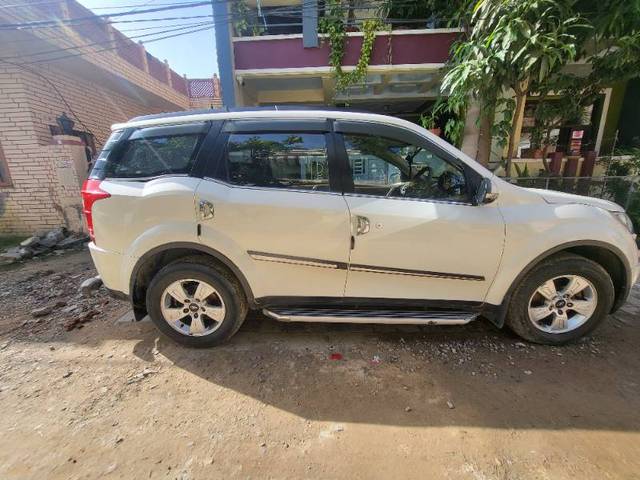 https://images10.gaadi.com/usedgaadi-sellcar/UsedCar/df112ee7-a7f7-460e-875f-b15db562690b/c863e742-fac1-49f4-a0ee-4b41424fb1fb.jpg?imwidth=6401