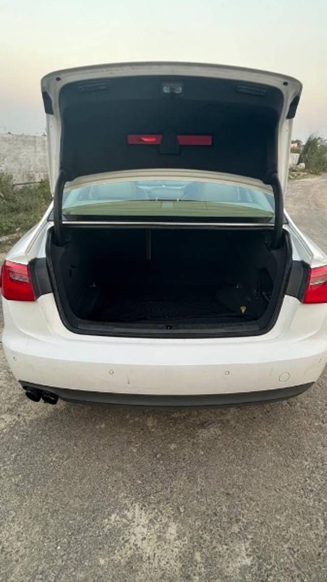 https://images10.gaadi.com/usedgaadi-sellcar/UsedCar/df285d1c-6299-4858-9093-da1f4d4a334a/ca74ea2f-f670-4006-afa7-96b663fb8a29.jpeg?imwidth=6402