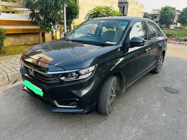 https://images10.gaadi.com/usedgaadi-sellcar/UsedCar/df9eb054-6f36-4f54-88ec-fcd280870693/dc259013-f821-4249-8a5d-f22297a81a81.jpeg?imwidth=6401